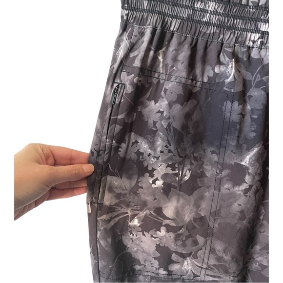 Athleta Savannah Jogger Pants Black Floral Camo Size 10 Tall Athlesiure - Picture 4 of 13